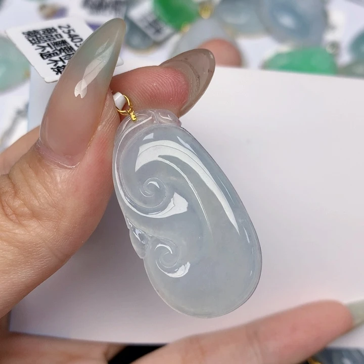 翡翠18K金镶嵌颈饰翡翠