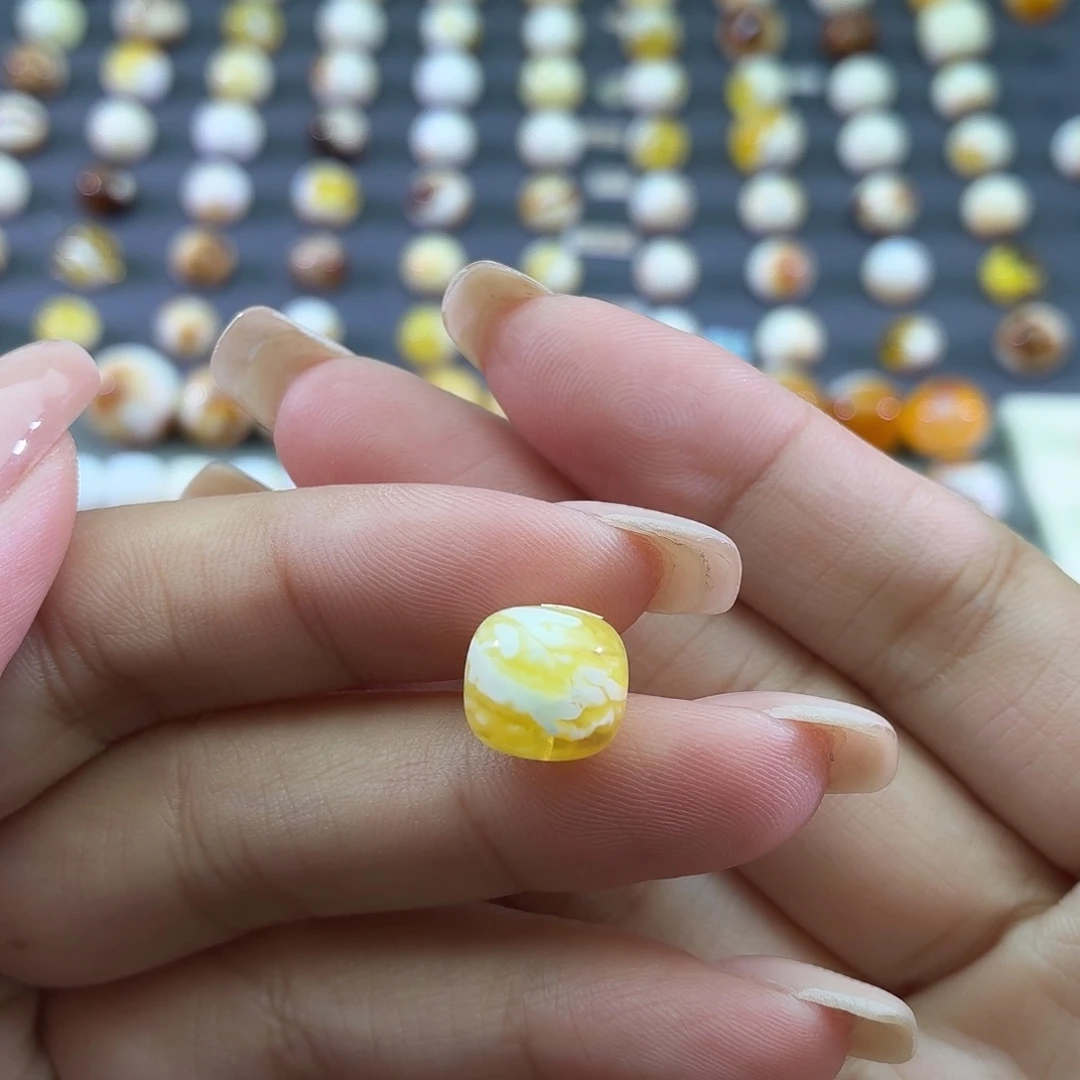 琥珀未镶嵌裸石11