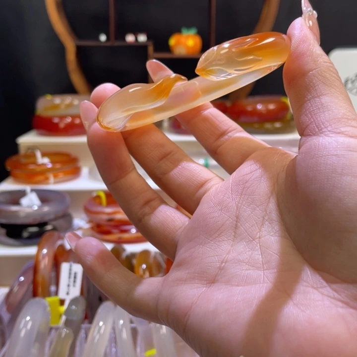 玛瑙/玉髓手镯未镶嵌