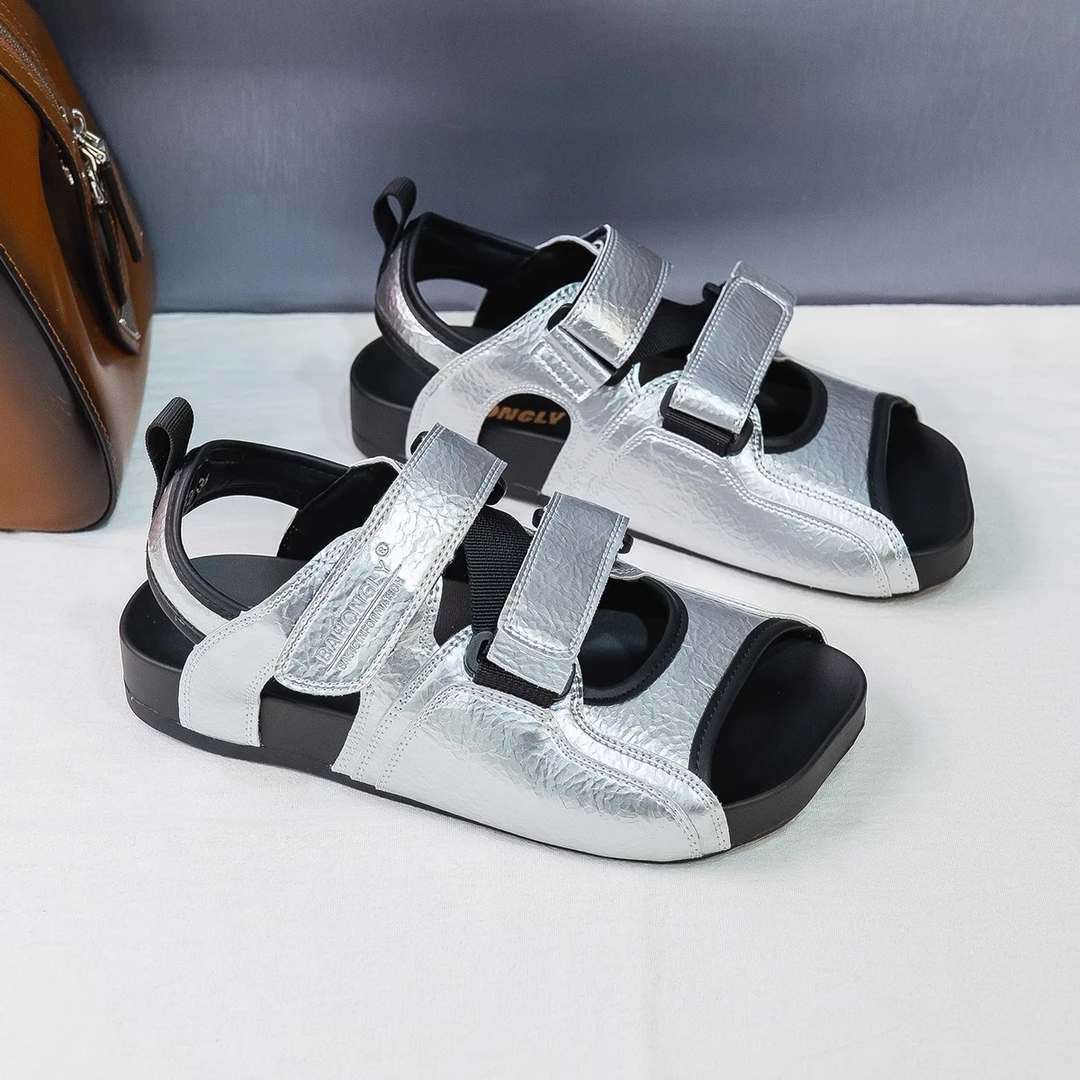 韩式丑萌运动沙滩凉鞋女炫银风2025新款百搭魔术贴透气玛丽珍鞋子