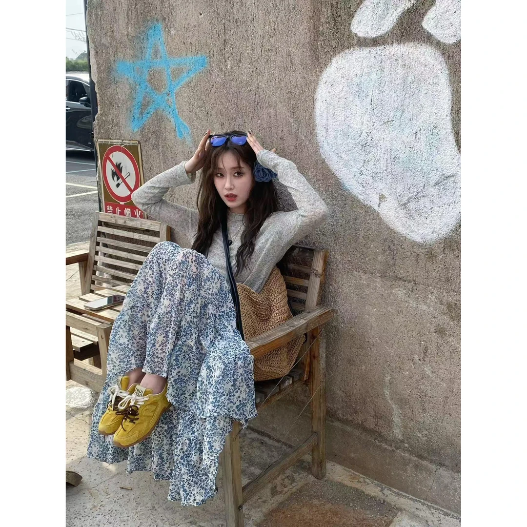 2025早春新款纯欲修身针织T恤女显瘦长 袖上衣百搭碎花半身裙套装