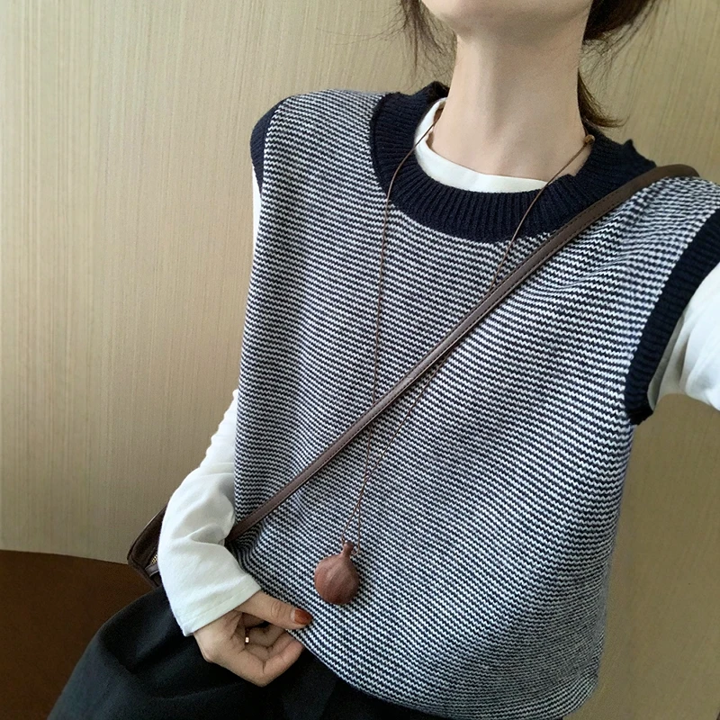 藏青色气质撞色圆领马甲早秋季新款叠穿宽松显瘦无袖上衣坎肩女