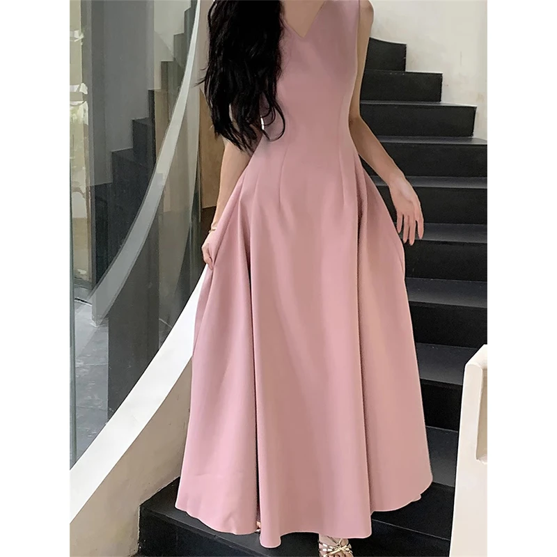 高冷赫本风V领连衣裙2025新款女夏法式气质高级感收腰无袖长裙子