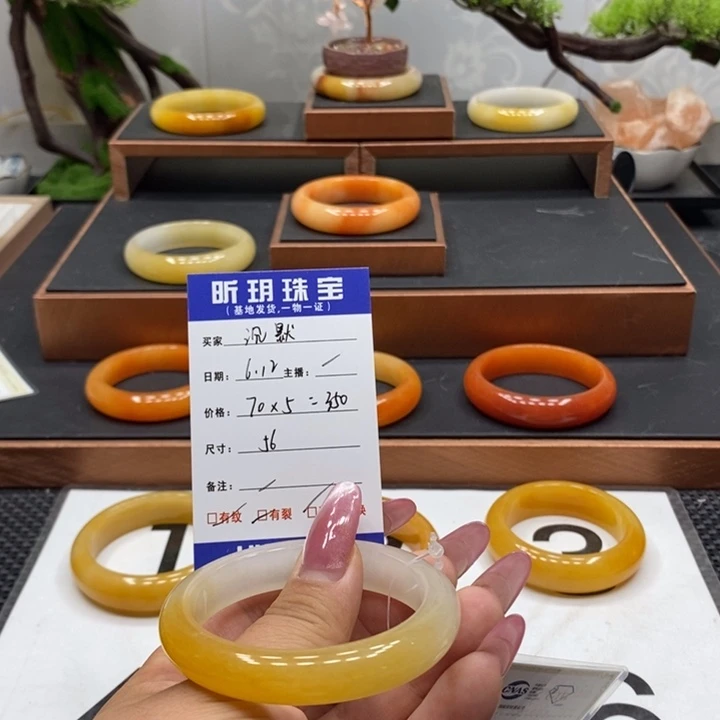 石英质玉（黄龙玉）未镶嵌手镯沉*?