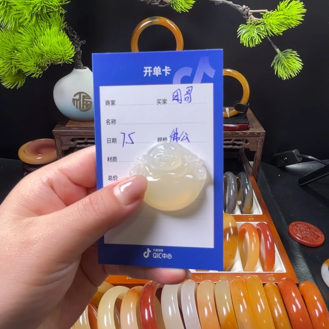 石英质玉未镶嵌颈饰莉***哥