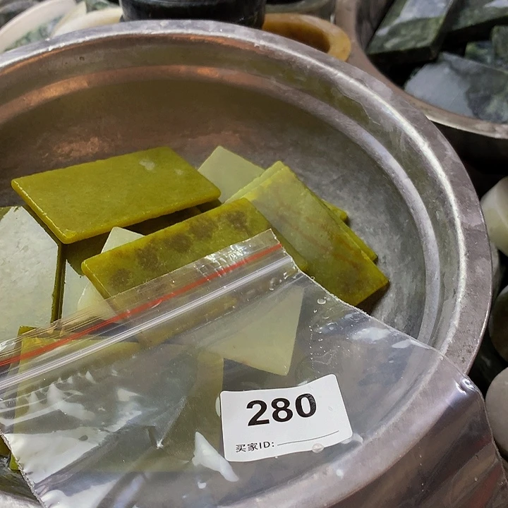 蛇纹石玉未镶嵌珠宝半成品普*甫