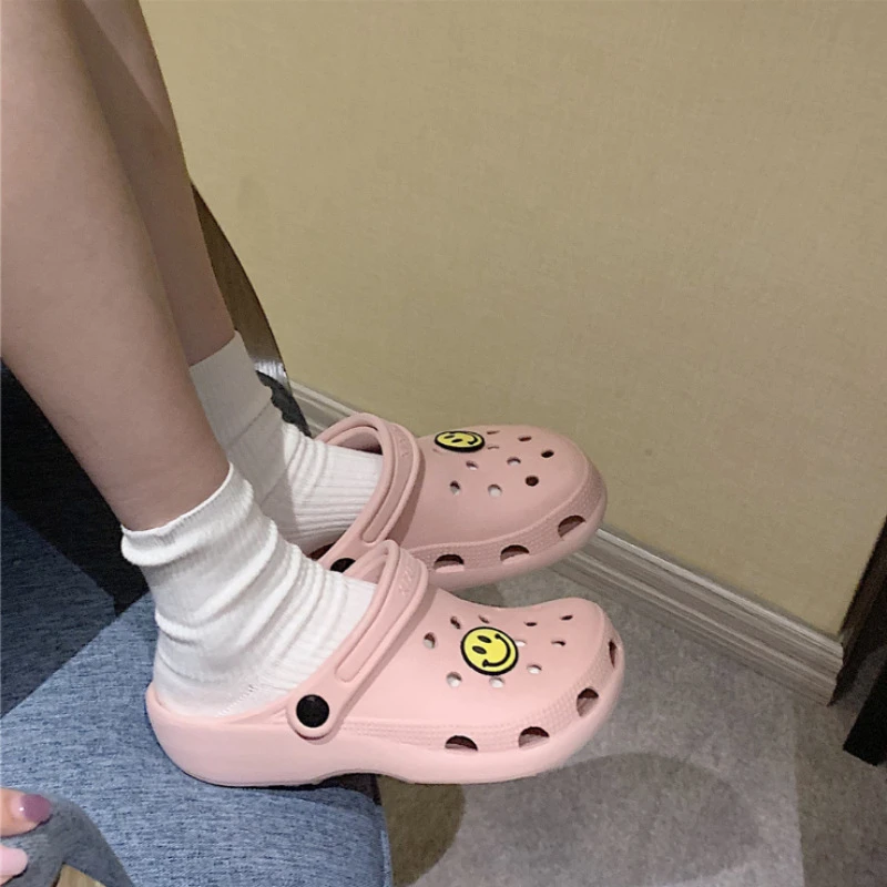 商场同款【断码】ins情侣洞洞鞋外穿可爱笑脸包头时尚厚底沙滩凉