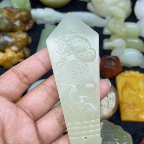 未镶嵌蛇纹石玉颈饰21