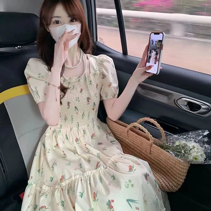 夏季新款法式方领气质连衣裙收腰显瘦碎花长裙子女设计感小众