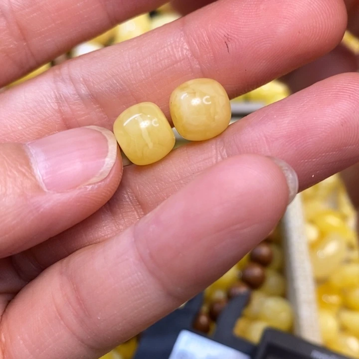 匿***户未镶嵌琥珀裸石原矿琥珀蜜蜡配饰