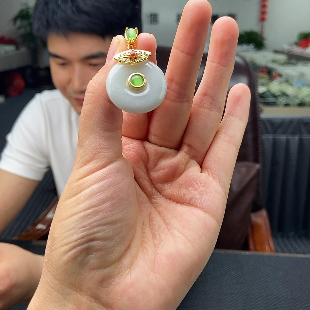 翡翠未镶嵌颈饰颜色多样性发拍一发一