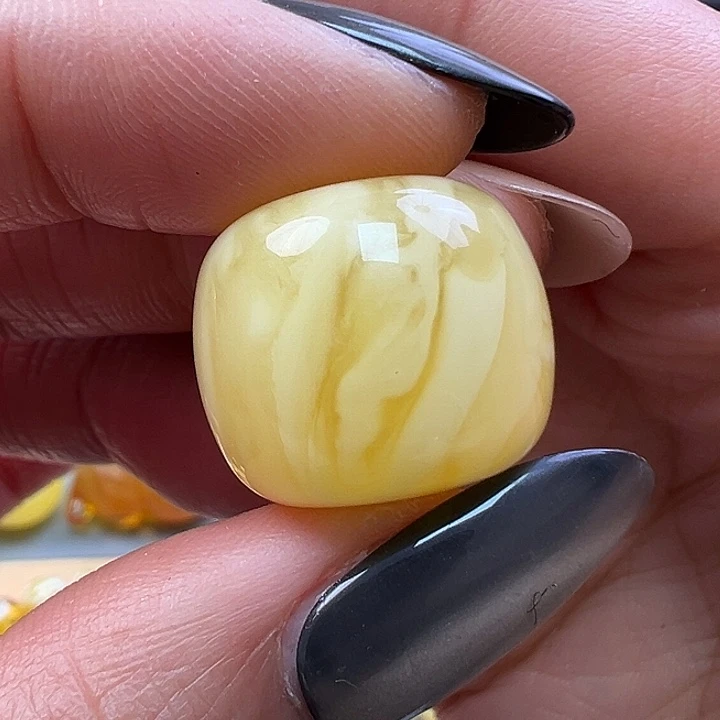 蜜蜡未镶嵌珠宝奇石