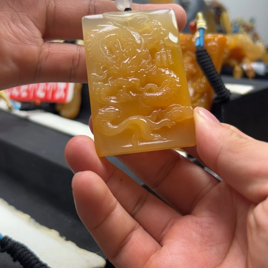 石英质玉（黄龙玉）未镶嵌黄龙玉