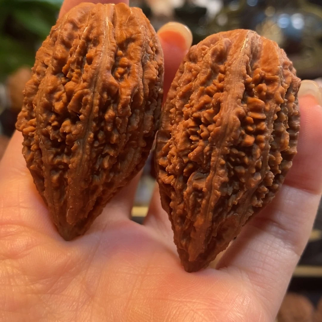 文玩核桃吊坠红皮蚂蚁棍52
