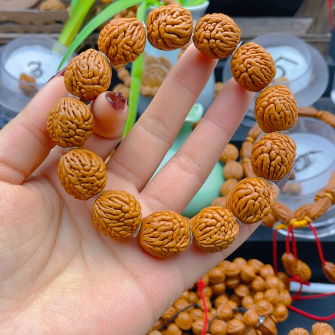 圆五爪。红红火火。