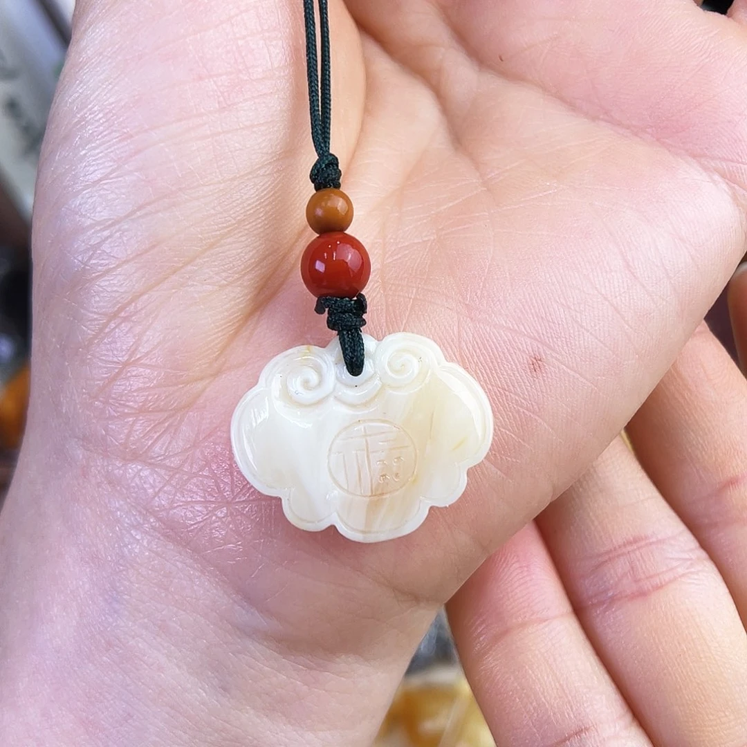 未镶嵌琥珀珠宝奇石