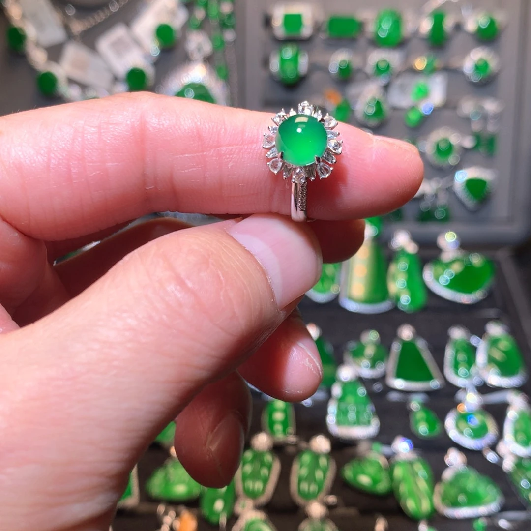 翡翠戒指18K金镶嵌天然翡翠