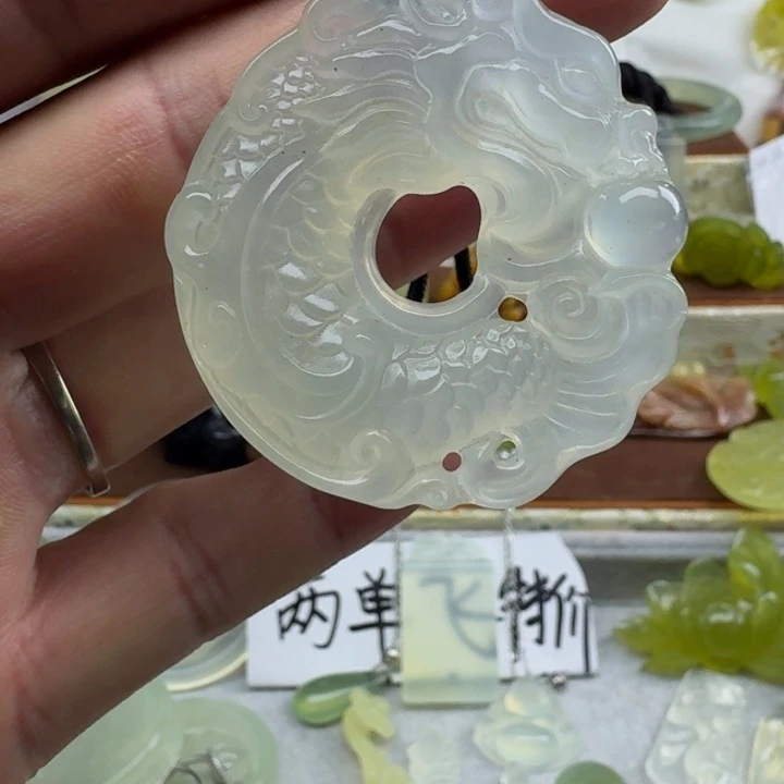 未镶嵌蛇纹石玉颈饰