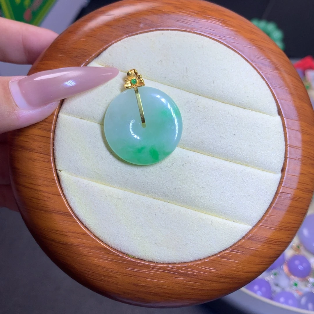 翡翠18K金镶嵌颈饰