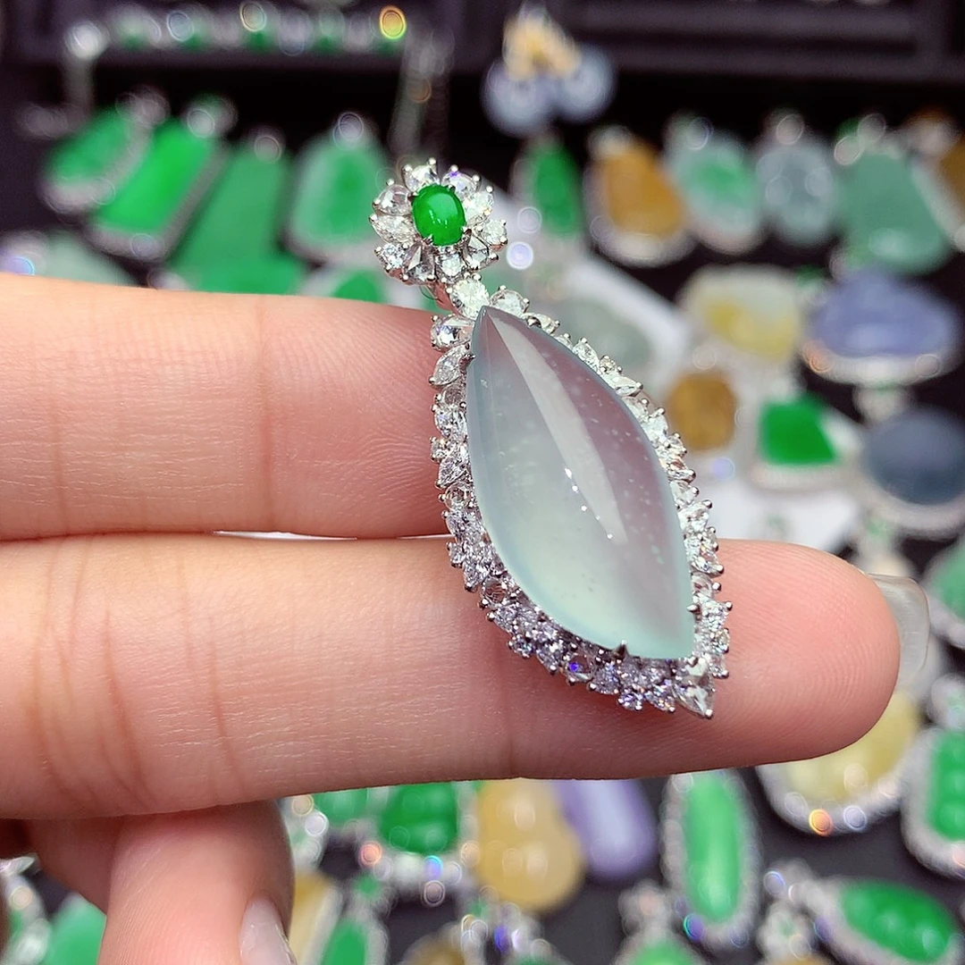 翡翠18K金镶嵌吊坠(赠链)