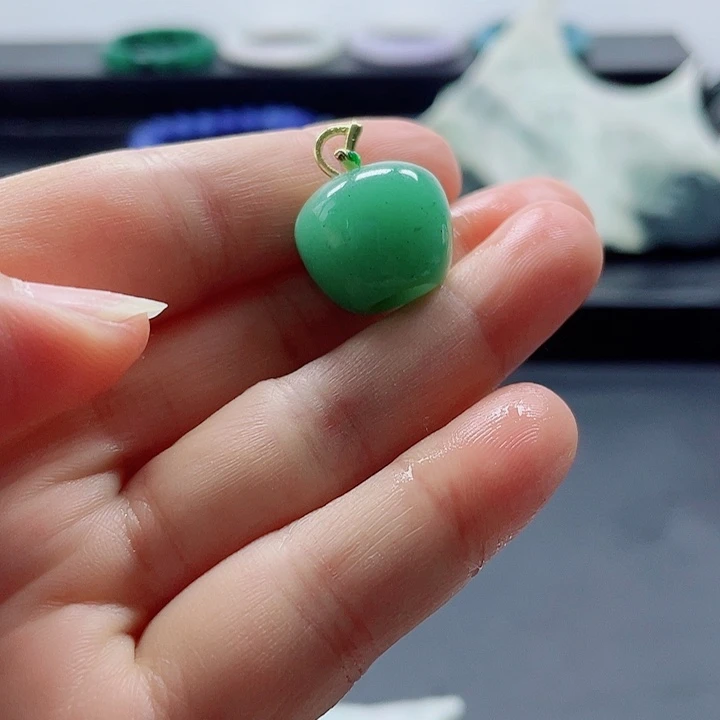 聂***)石英质玉未镶嵌颈饰