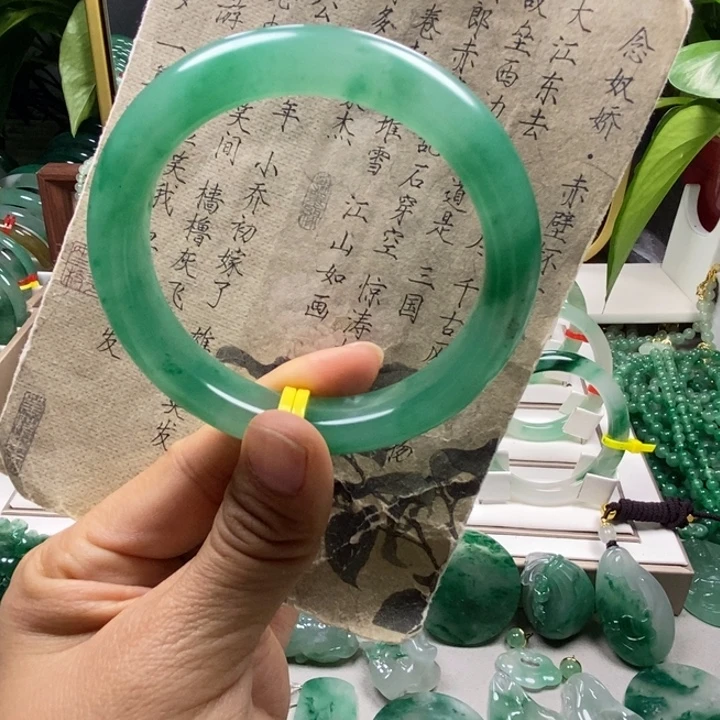 石英质玉未镶嵌手镯