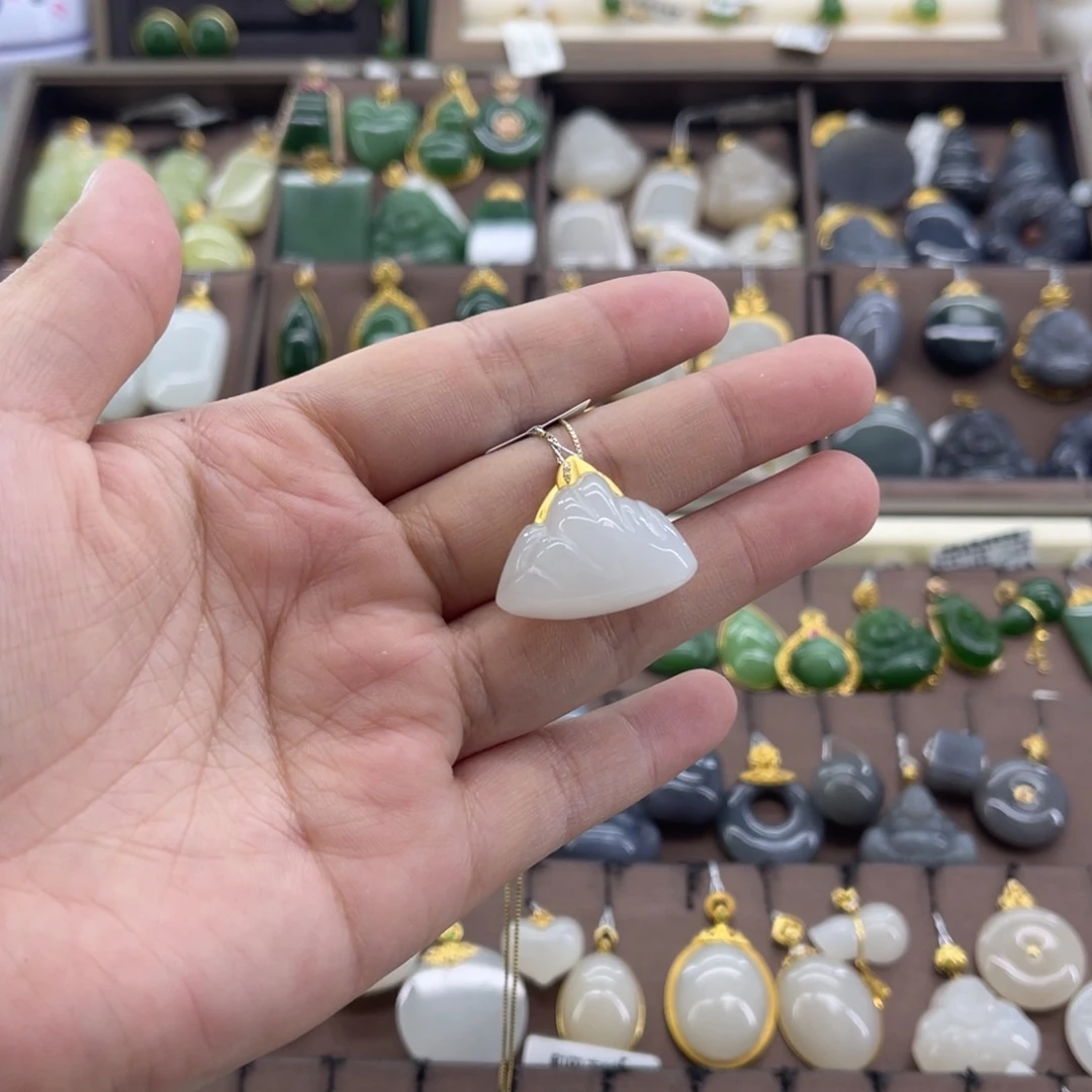 和田玉18K金镶嵌吊坠(赠链)