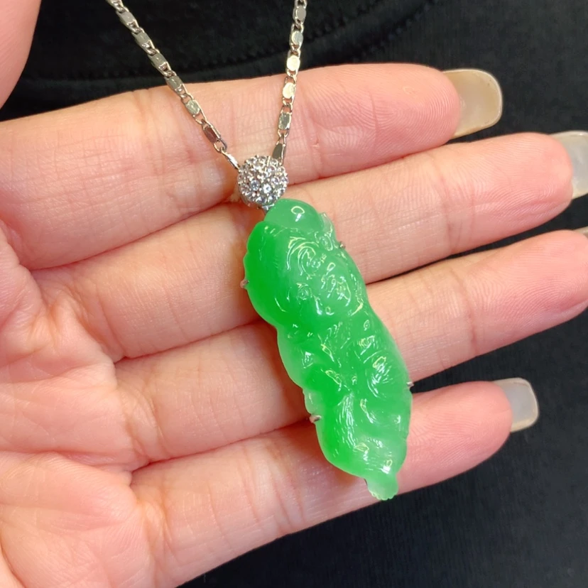 【闪购商品】颈饰18K金镶嵌翡翠宝宝佛