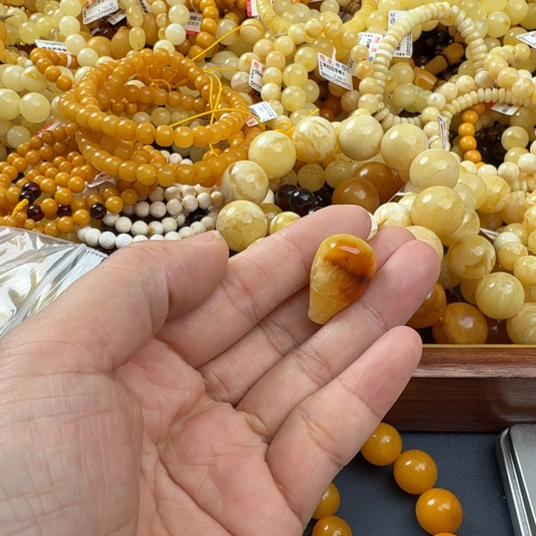 琥珀未镶嵌珠宝奇石