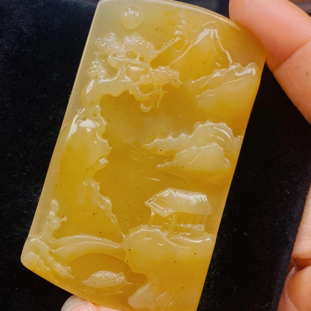 未镶嵌石英质玉（黄龙玉）颈饰