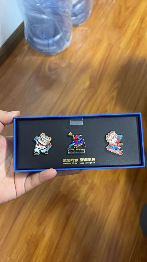 文创创意会徽玩+玩偶三枚徽章