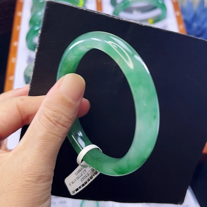 石英质玉（非洲翠）合金手镯58圈1023