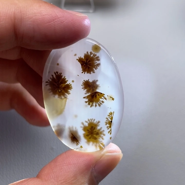 玛瑙/玉髓颈饰未镶嵌宝***兴