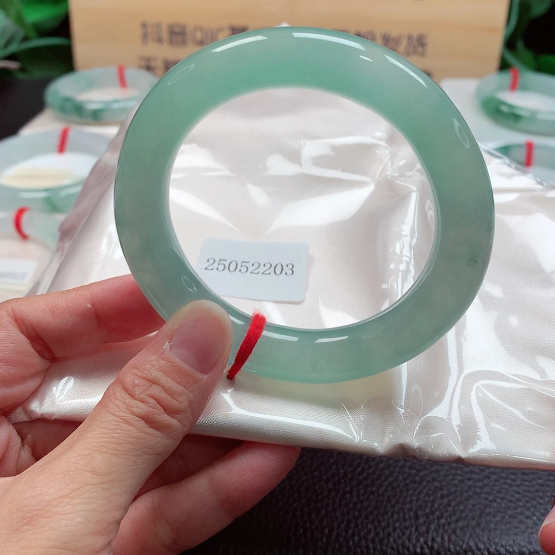 未镶嵌手镯（圆镯）翡翠86号，天然A货翡翠手镯