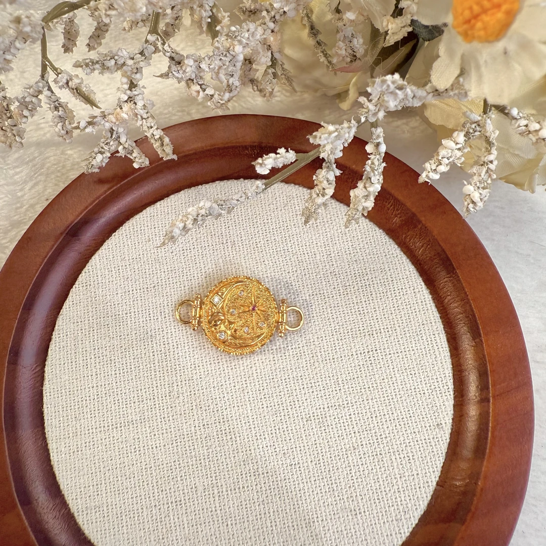 18k金星月圆牌六芒星双耳吊坠（约2.1克+）