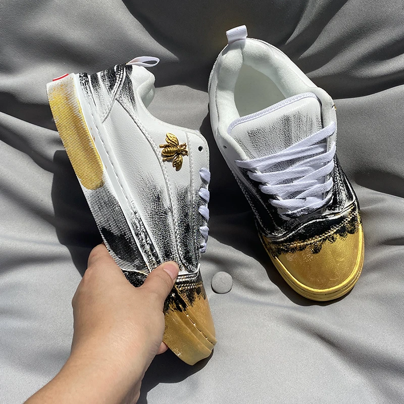 运动休闲鞋低帮时尚男鞋大码白金色潮鞋百搭男士作旧涂鸦蜜蜂鞋子