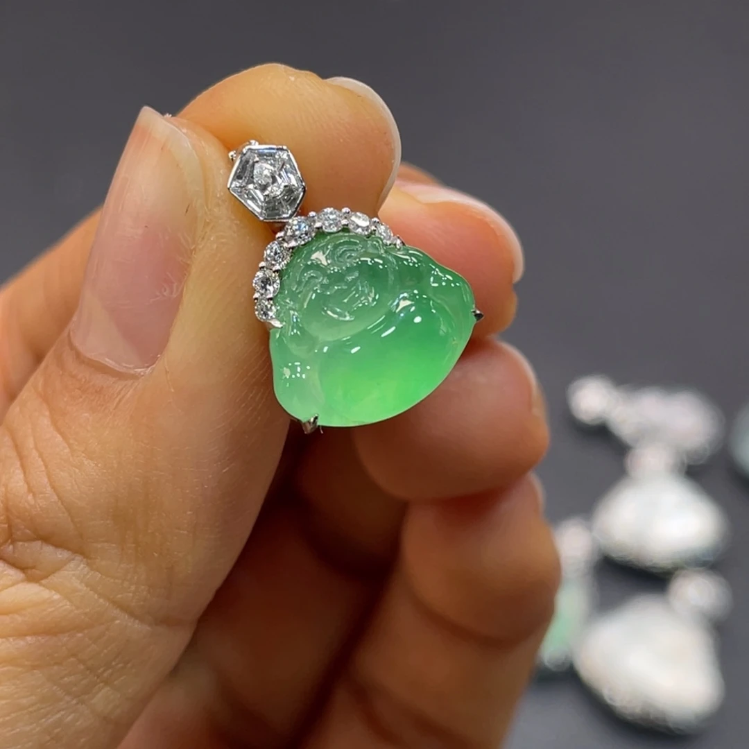 翡翠18K金镶嵌颈饰