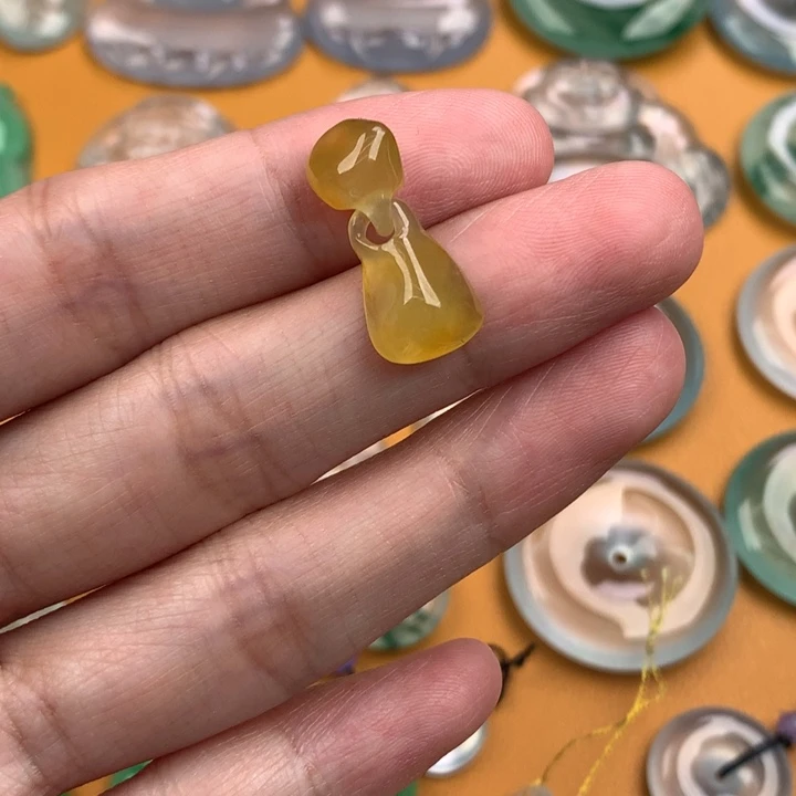 颈饰未镶嵌翡翠….