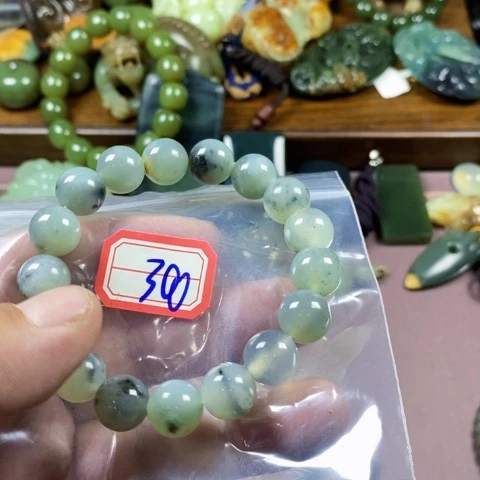 未镶嵌蛇纹石玉颈饰