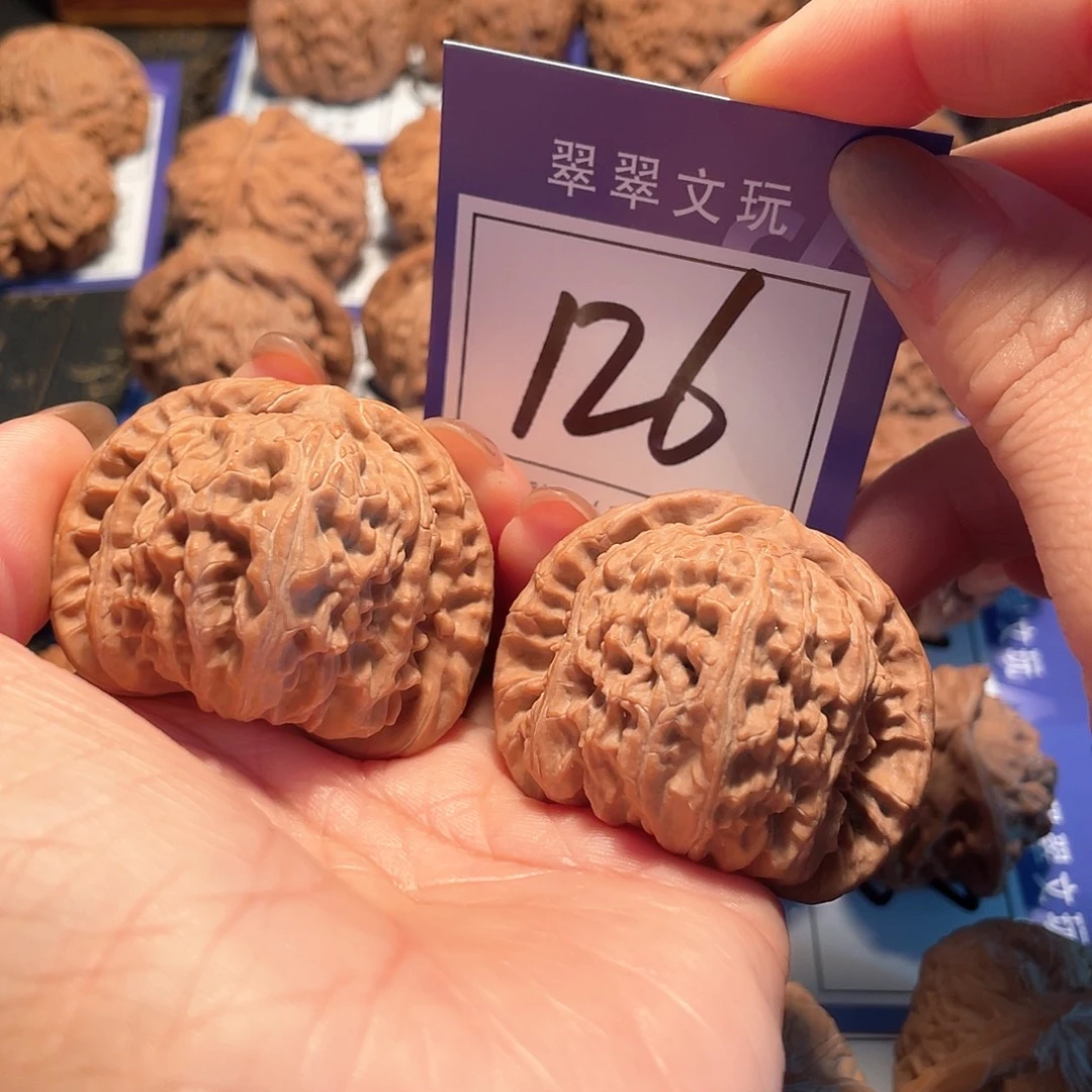 桃核把件126号全品白狮子4.6
