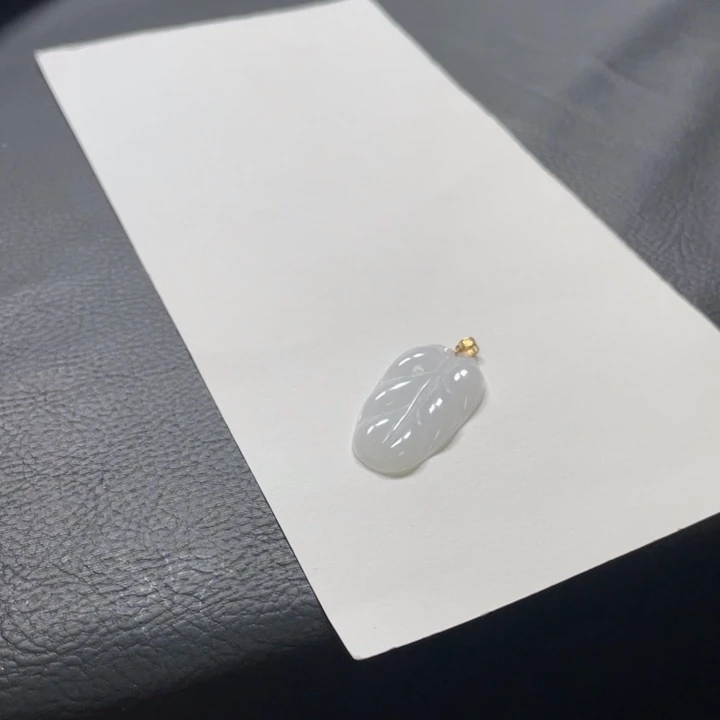 翡翠18K金镶嵌颈饰叶子
