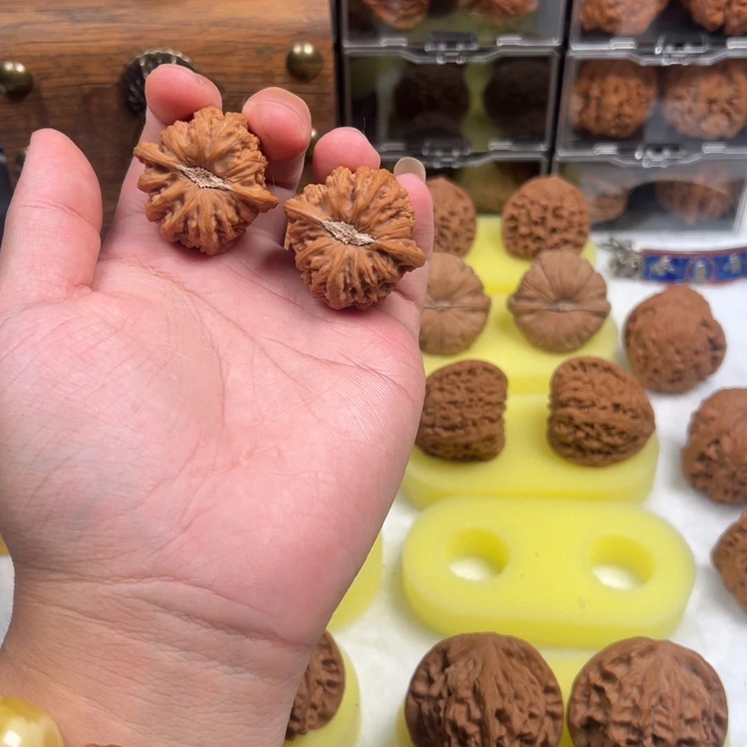 在***觉吊坠文玩核桃密纹