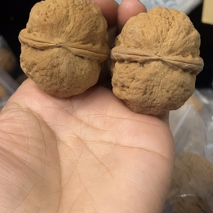 文玩核桃把件云南铁核桃基地88