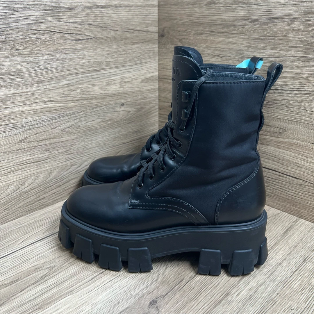 95新 Prada/普拉达 Monolith 黑色系带短靴 36.5码