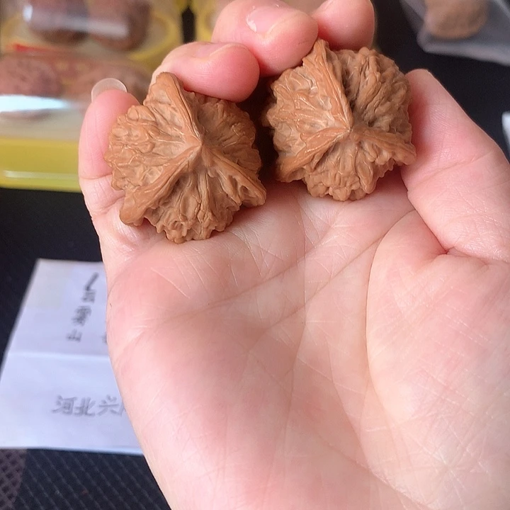 文玩核桃吊坠三棱