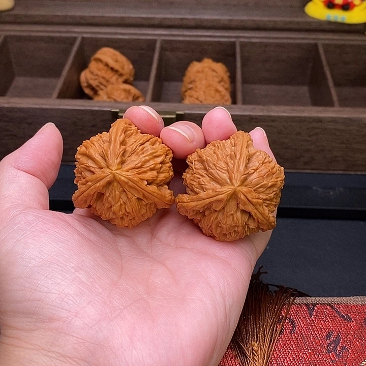 刘***樊把件文玩核桃白奔