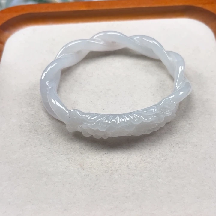 翡翠未镶嵌手镯047冰胶镂空连理枝55x48