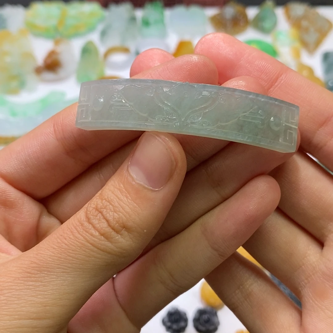 定制翡翠未镶嵌手牌