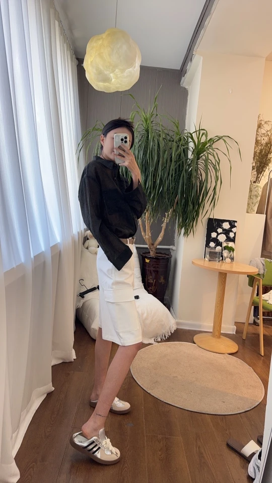 设计师款白色牛仔短裤