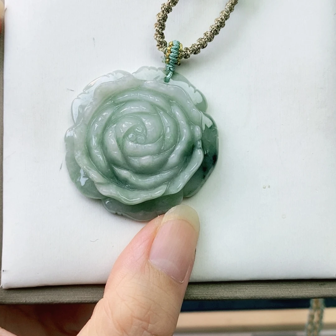 翡翠未镶嵌颈饰花